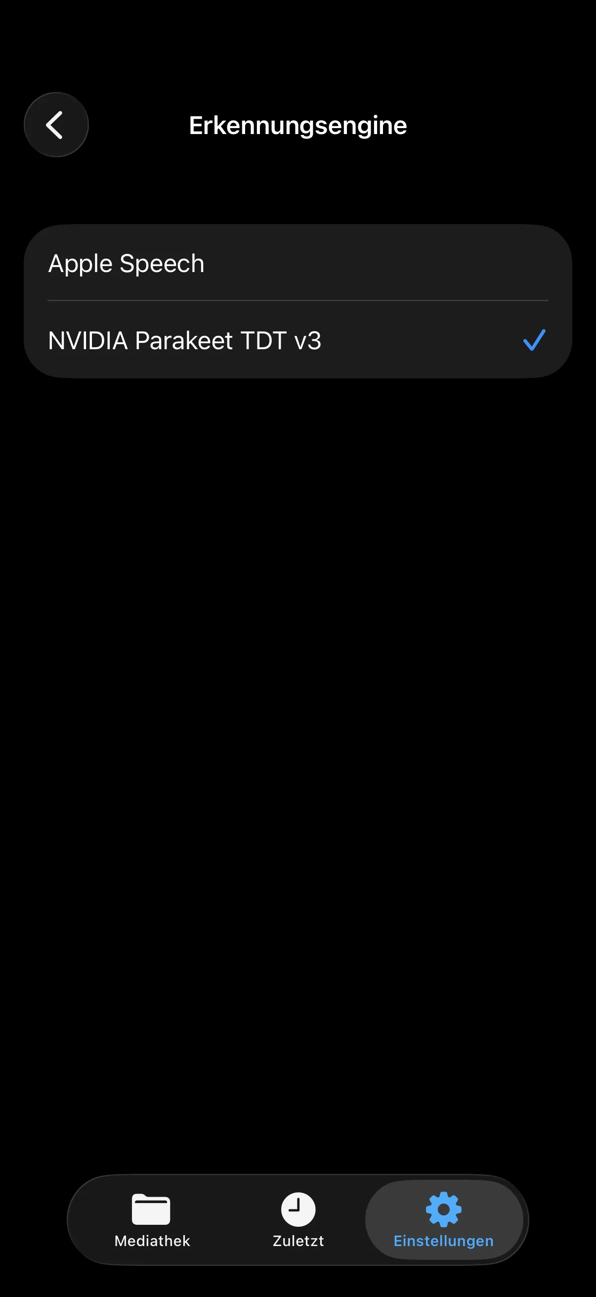 Apple Speech oder NVIDIA Parakeet TDT v3 auf diesem iPhone.